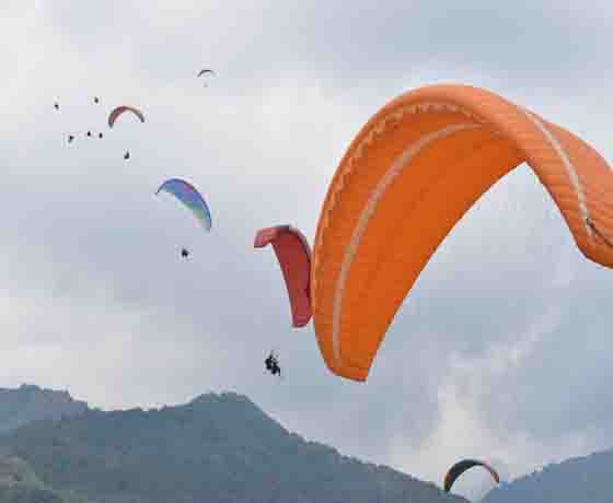 camping-with-paragliding