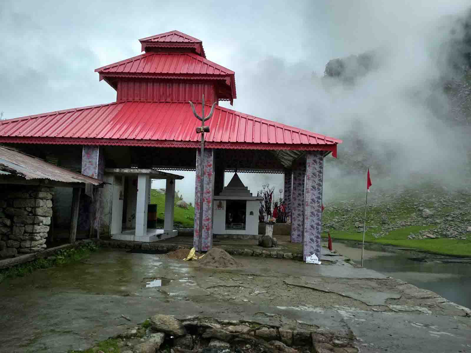 kareri-lake-trek