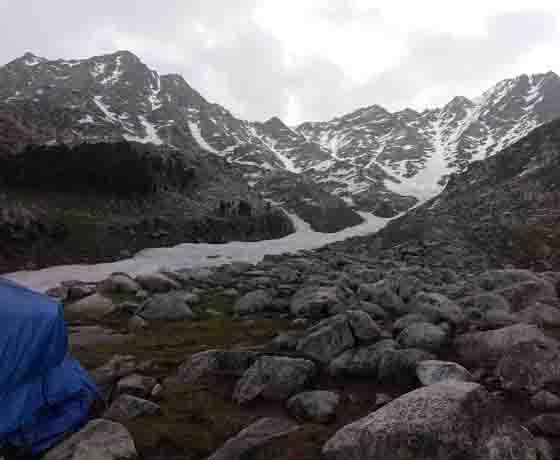 lahesh-cave-hiking