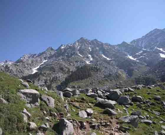 lahesh-cave-hiking